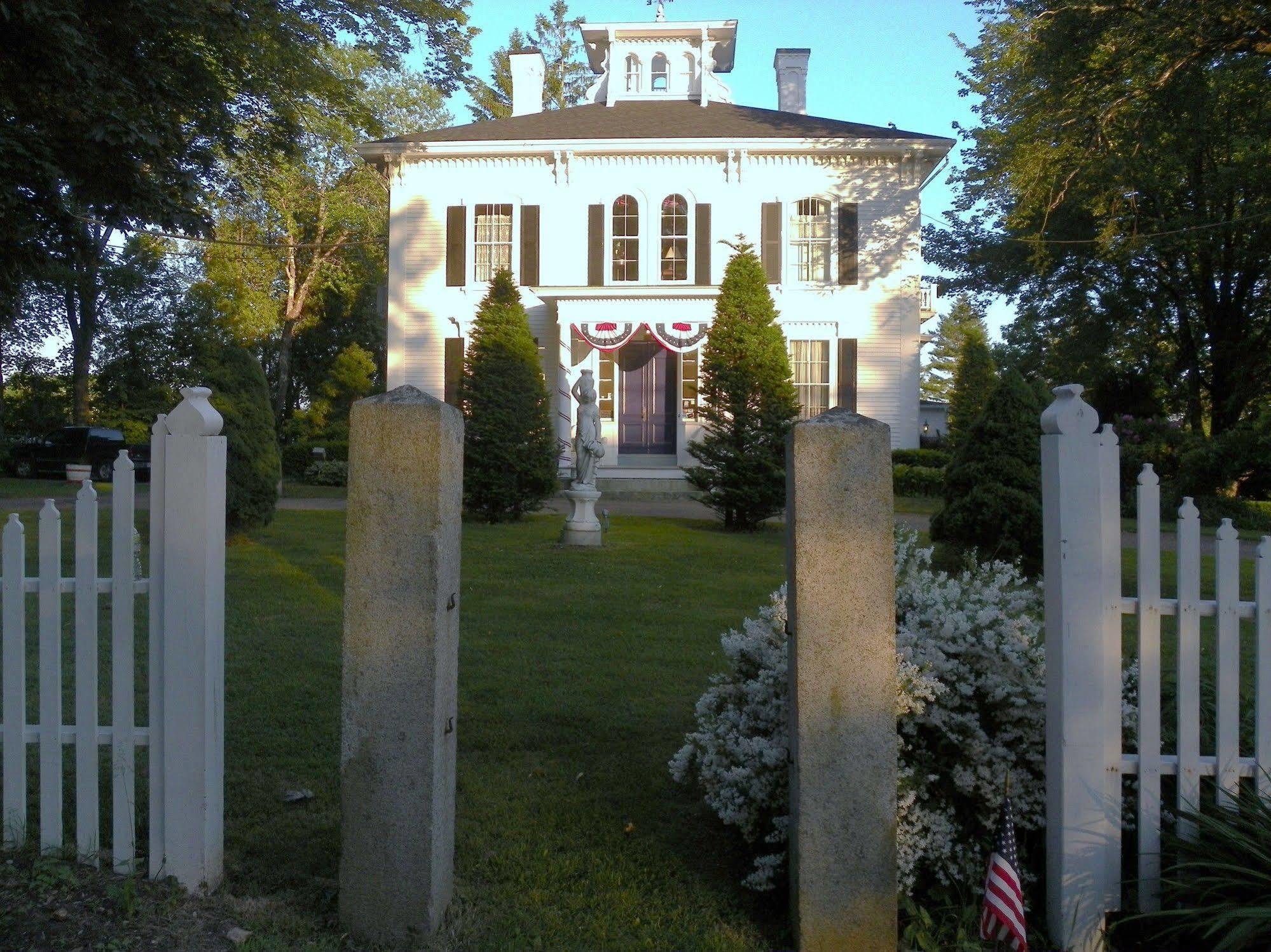 Inn Homeport Historic